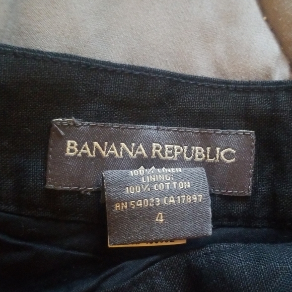 C12-BANANA REPUBLIC: SIZE 4 BLACK SKIRT - Picture 2 of 2